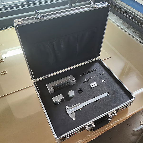 平口鉗測繪技術(shù)實(shí)驗(yàn)裝置(圖1) 平口鉗測繪技術(shù)實(shí)驗(yàn)裝置,汽車機(jī)械式離合器運(yùn)行實(shí)驗(yàn)裝置