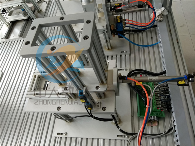 工業(yè)機(jī)器人與智能視覺(jué)系統(tǒng)應(yīng)用實(shí)訓(xùn)裝置,機(jī)器人實(shí)訓(xùn)臺(tái)，小工料單元