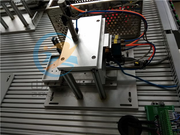 工業(yè)機(jī)器人與智能視覺(jué)系統(tǒng)應(yīng)用實(shí)訓(xùn)裝置,機(jī)器人實(shí)訓(xùn)臺(tái)，裝配單元